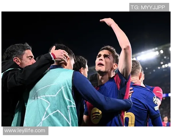 德甲精彩对决切尔西与里昂战成平局帽子戏法引发全场狂欢解析战术布局