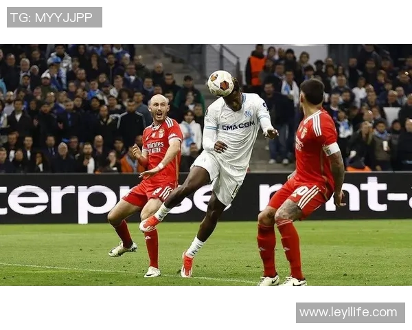 意甲激战：本菲卡小胜拜仁红牌事件引发全场热议