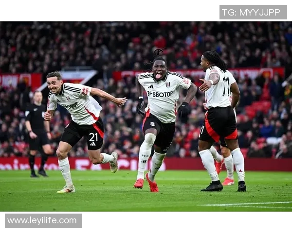 那不勒斯逆转曼联足总杯争议补时进球引发全场热议