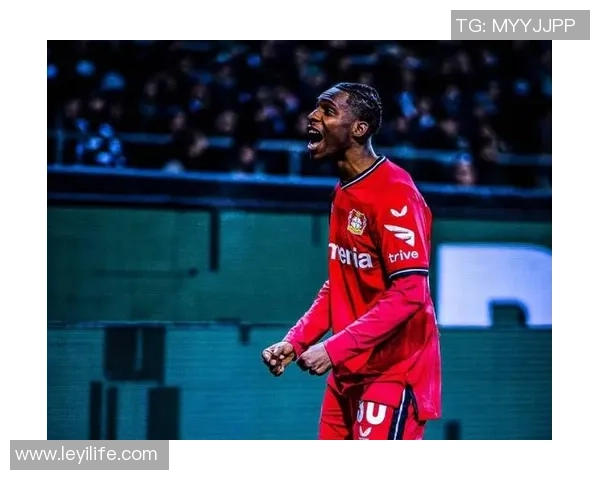 德甲激战曼联险胜那不勒斯红牌争议引发全场热议