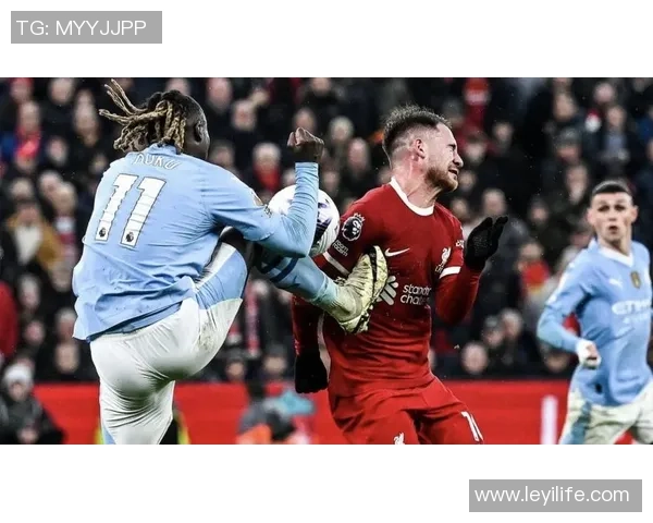 欧冠激战：里昂凭神扑力克利物浦争议判罚引发热议